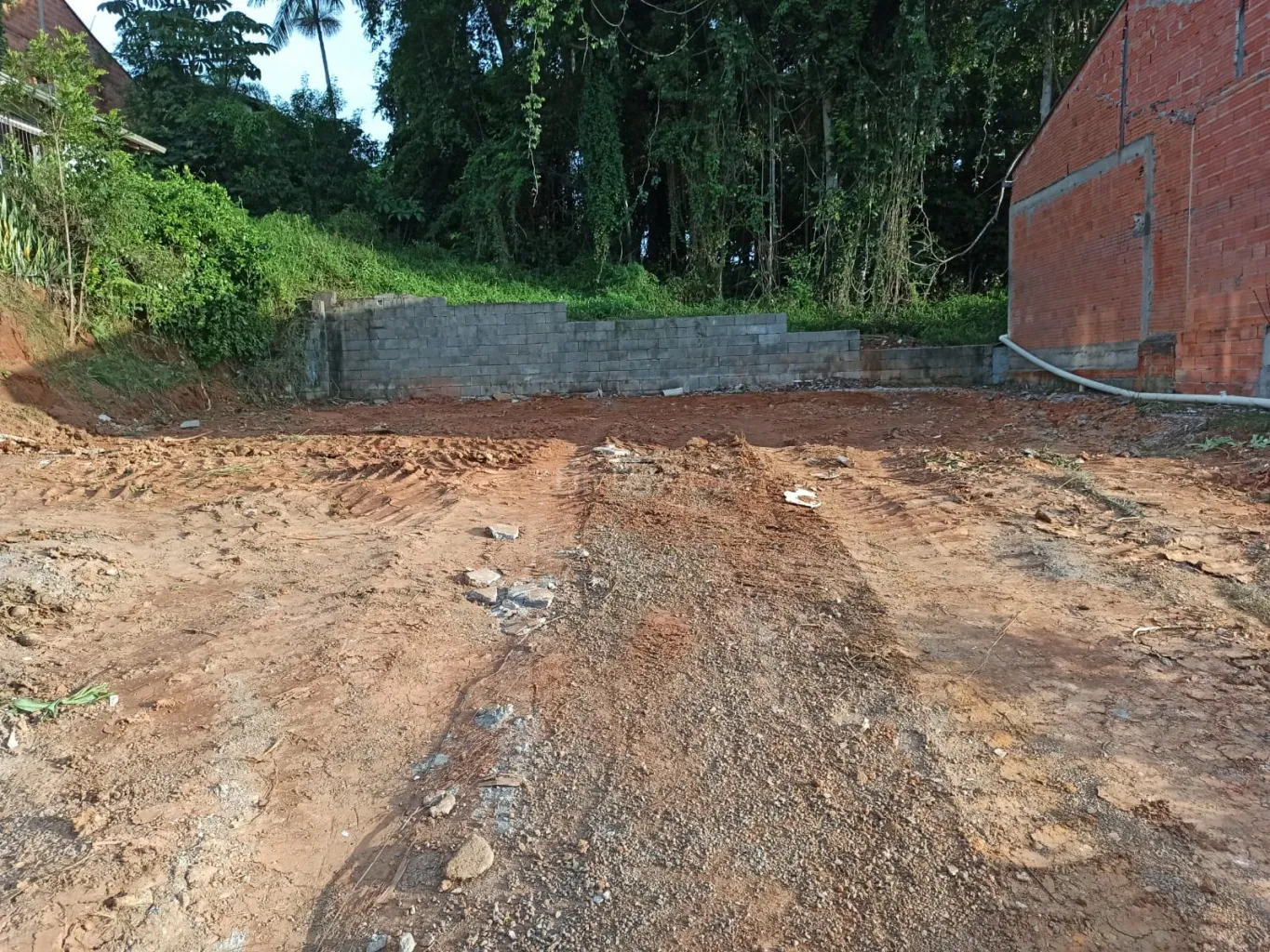Ótima opção de terreno para casa residencial ou sobrados em localização estratégica em uma transversal da Rua Bahia. - foto 1