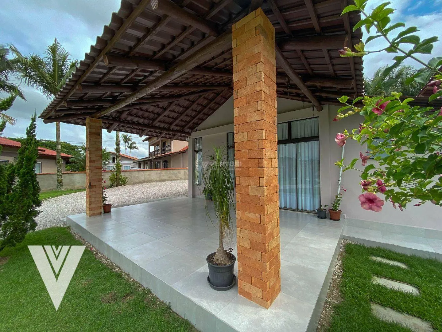 Casa com 4 dormitórios à venda, 300 m por R$ 1.050.000,00 - Margem Esquerda - Gaspar/SC - foto 1