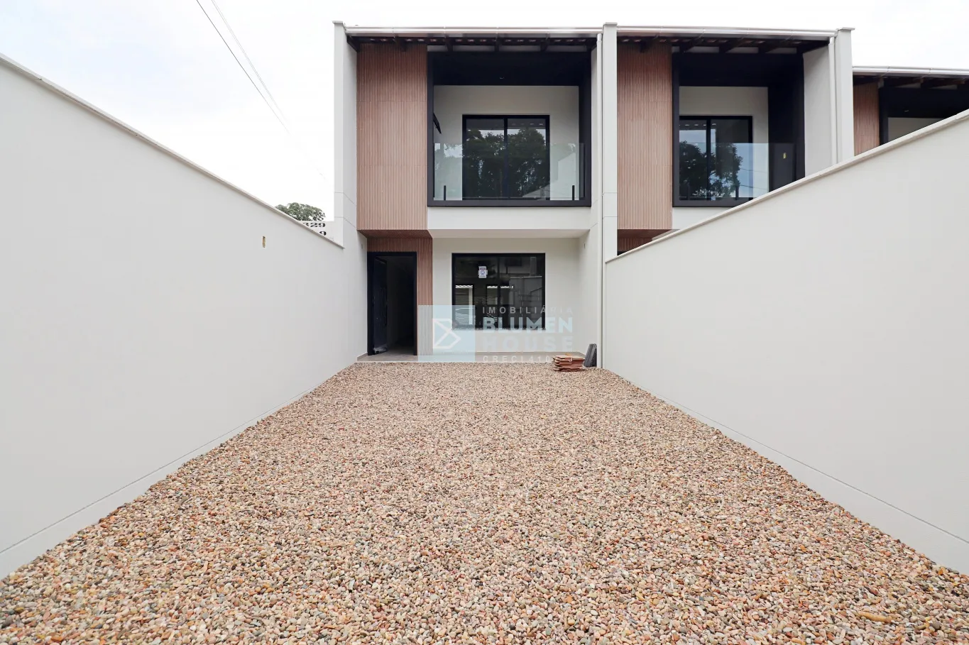 Sobrado com excelente padrão de acabamento no bairro da Velha! — foto 2