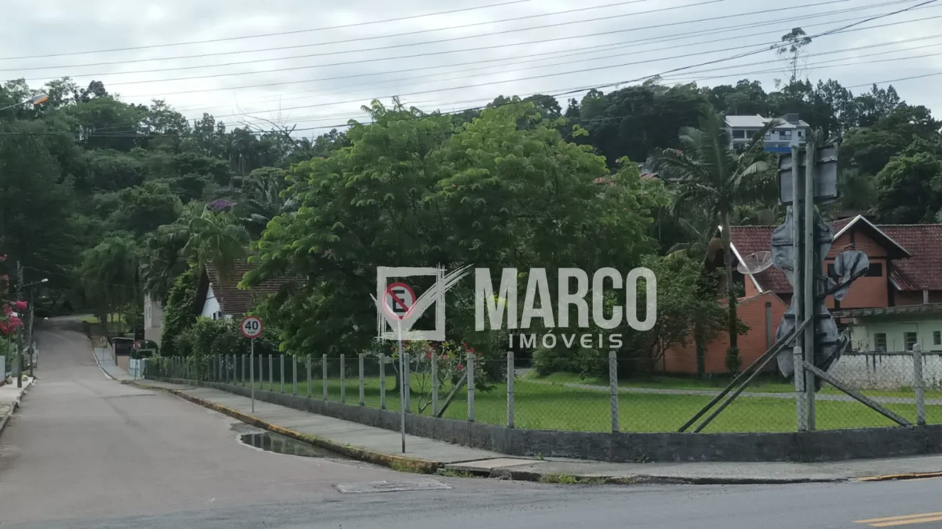 Casa no centro de Pomerode com terreno medindo 2.427 m2 — foto 3
