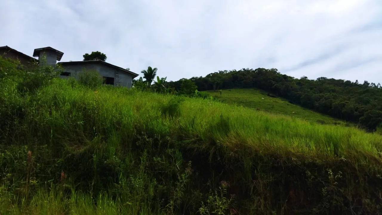 Terreno com vista panorâmica, com 1.350 m² no bairro Escalvadinho em Navegantes. Local com bom acesso fica apenas 500 metros da Rodovia SC414 — foto 3