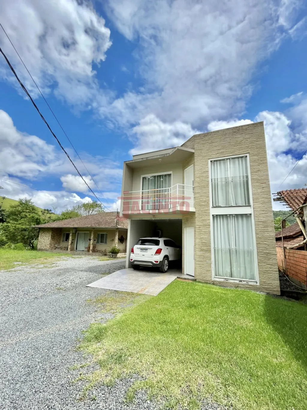 Imóvel com 1 casa, 1 sobrado e 1 galpão no bairro Belchior Central. — foto 4