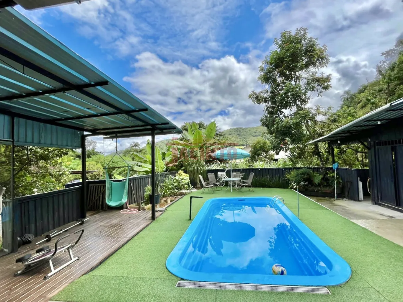 Imóvel com 1 casa, 1 sobrado e 1 galpão no bairro Belchior Central. — foto 6