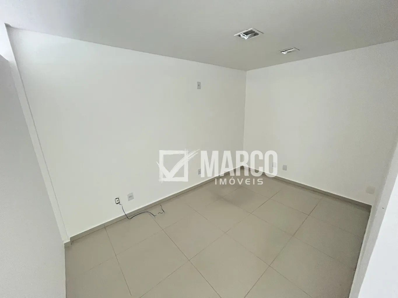 Excelente Sala Comercial no Coração de Pomerode — foto 5