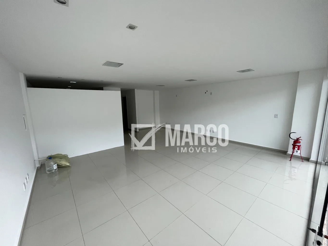 Excelente Sala Comercial no Coração de Pomerode — foto 2