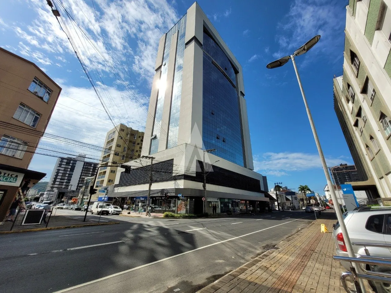 Sala Comercial à venda no bairro América em JOINVILLE, por R$ 380.000.00. - foto 1