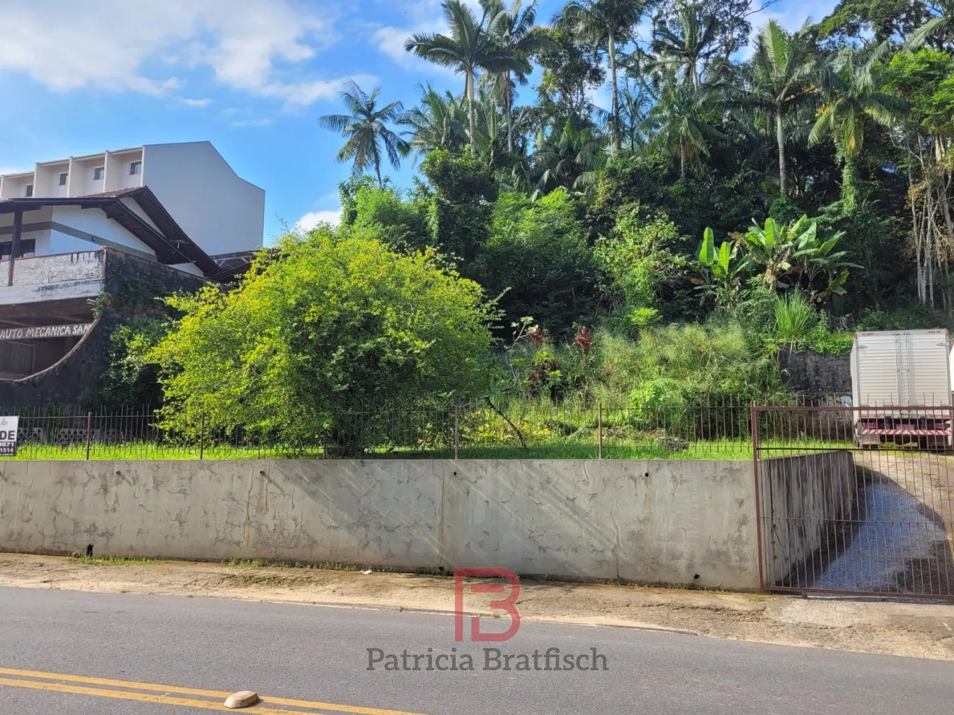 Terreno em corredor de serviço. Comercial e ou residencial. Frente para rua Julio Michel ZR3/CS2. — foto 3