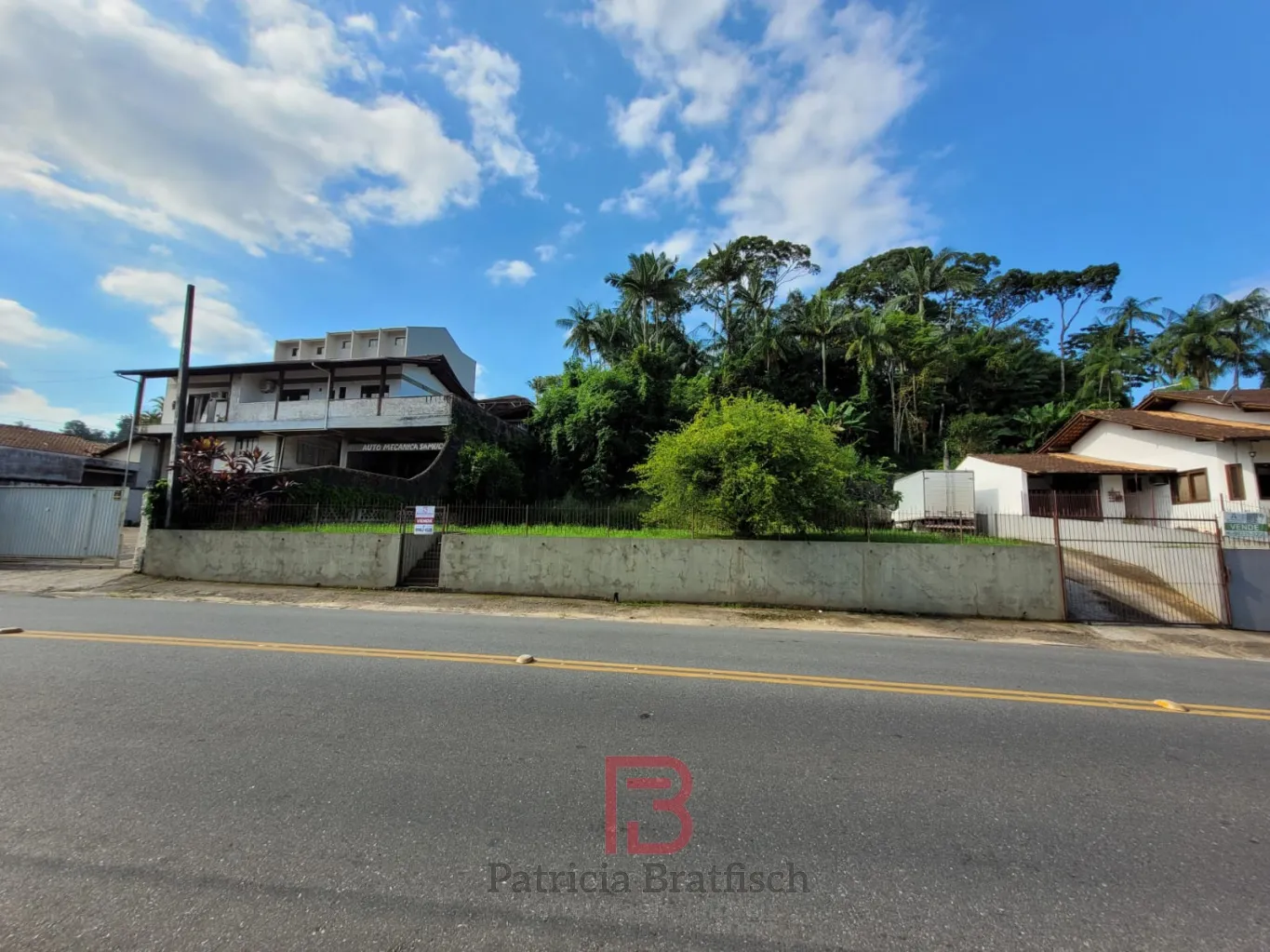Terreno em corredor de serviço. Comercial e ou residencial. Frente para rua Julio Michel ZR3/CS2. — foto 4