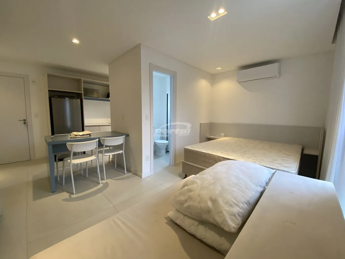 Apartamento mobiliado 1 dormitório disponível para locação no Bairro Centro em Blumenau - foto 1