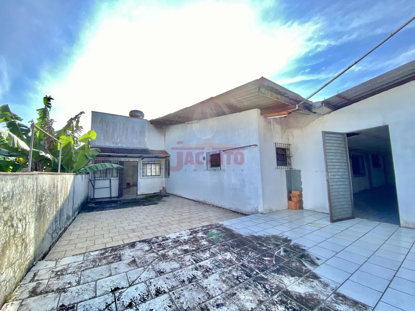 Sala comercial com aproximadamente 700m, localizada na parte superior do supermercado Top do Bairro Tribess. — foto 5