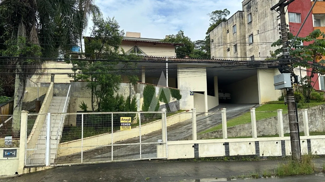 Casa com 1 suíte(s) mais 3 quarto(s) à venda no bairro Bom Retiro em Joinville, por R$ 850.000.00. - foto 1