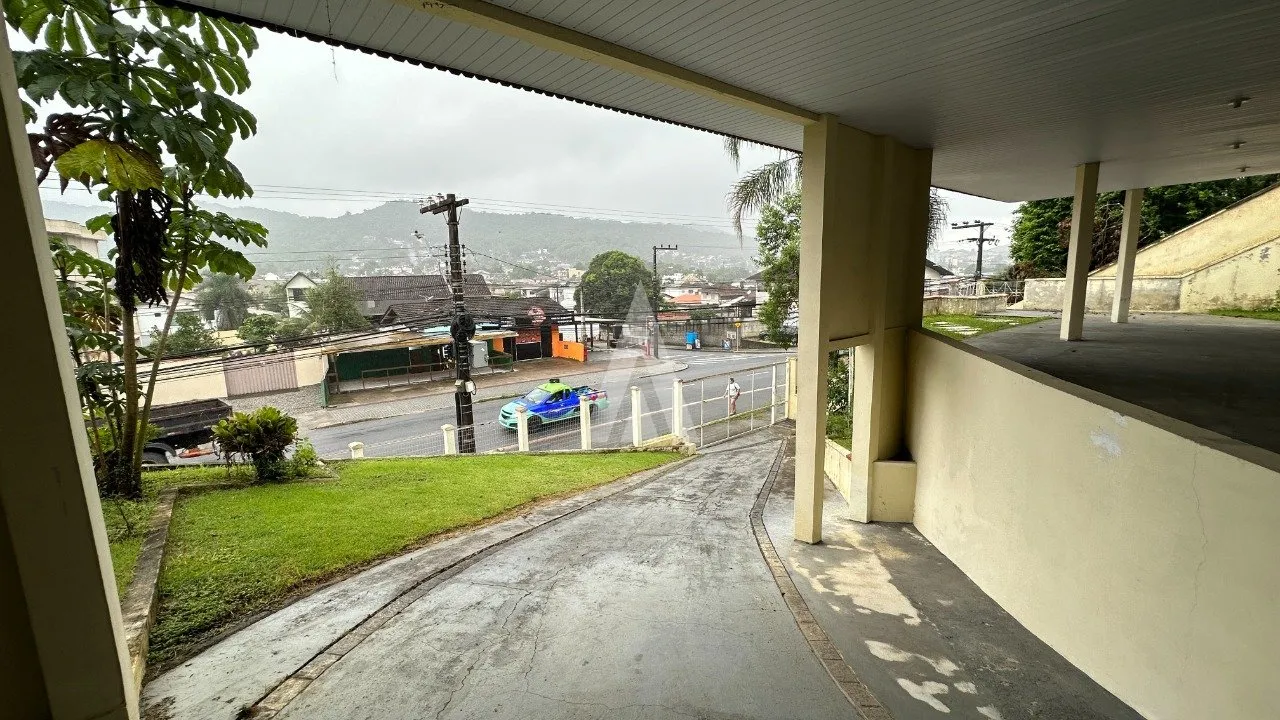 Casa com 1 suíte(s) mais 3 quarto(s) à venda no bairro Bom Retiro em Joinville, por R$ 850.000.00. — foto 4