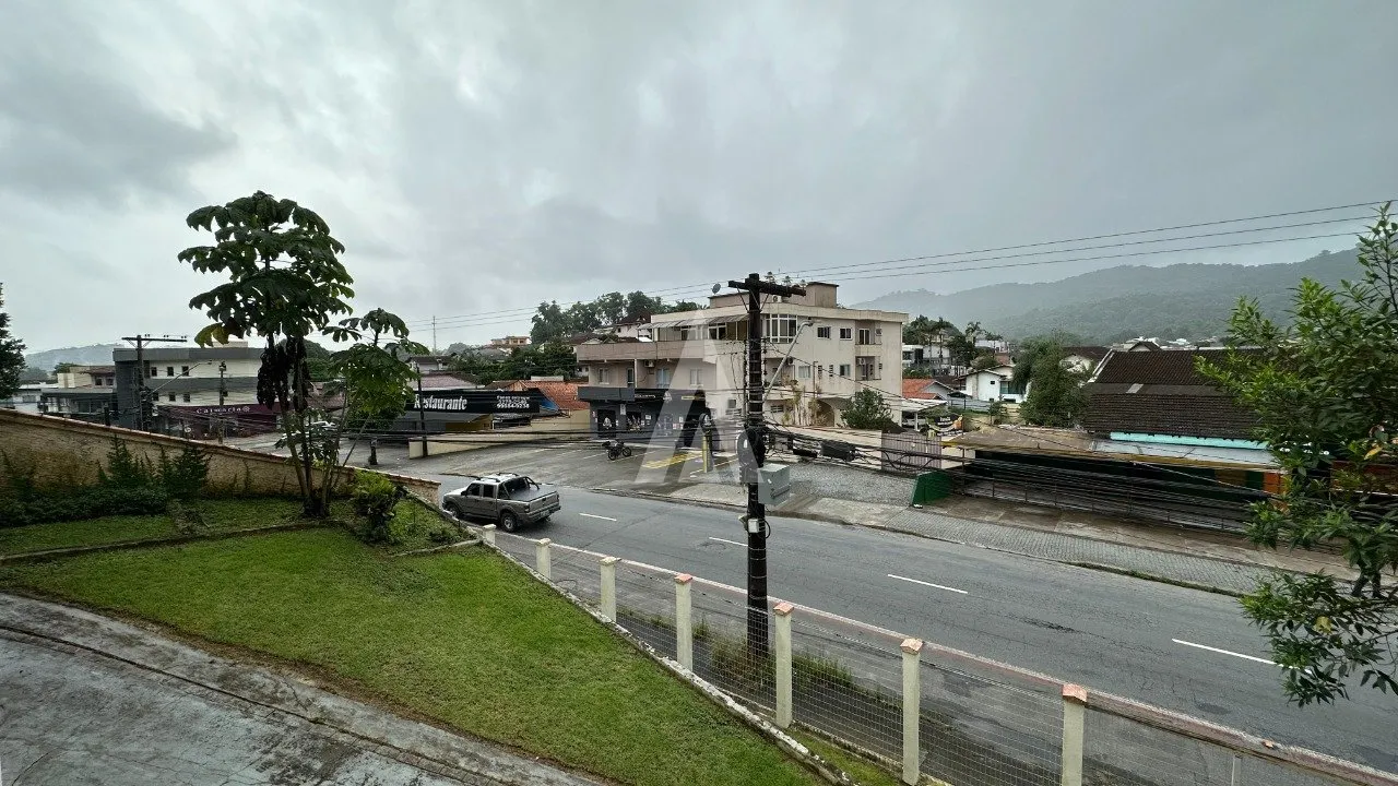 Casa com 1 suíte(s) mais 3 quarto(s) à venda no bairro Bom Retiro em Joinville, por R$ 850.000.00. — foto 5