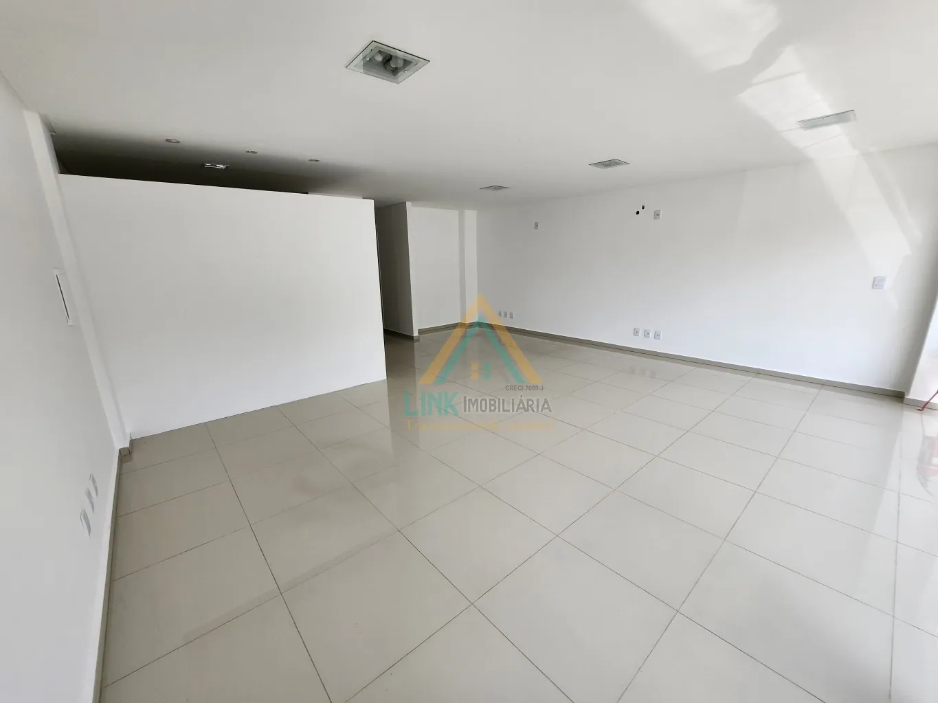 Sala Comercial no Centro da Cidade de Pomerode, com 53,65m de Área Privativa e Área Total de 63,87m. — foto 6