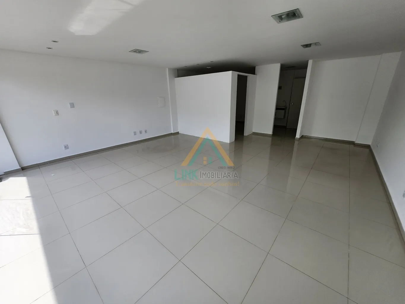 Sala Comercial no Centro da Cidade de Pomerode, com 53,65m de Área Privativa e Área Total de 63,87m. — foto 7