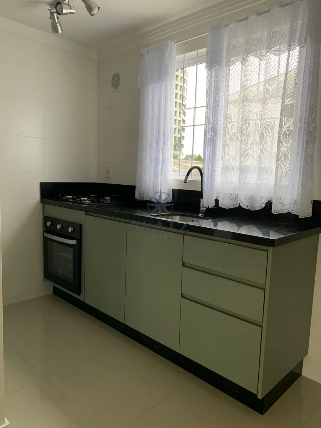Apartamento semi mobiliado 2 dormitórios + vaga de garagem a 200Mts do Hospital Santa Catarina — foto 2