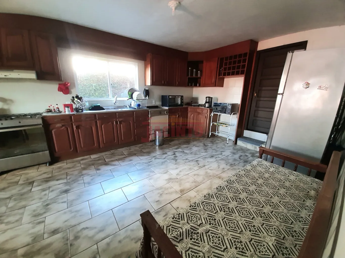 Linda propriedade, contendo 5.180m de terreno e 280m construído, último imóvel da rua sem saída e tranquila. — foto 6
