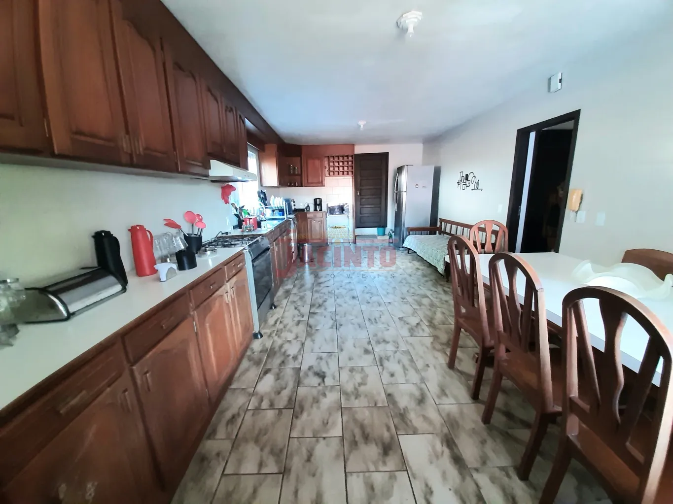Linda propriedade, contendo 5.180m de terreno e 280m construído, último imóvel da rua sem saída e tranquila. — foto 7