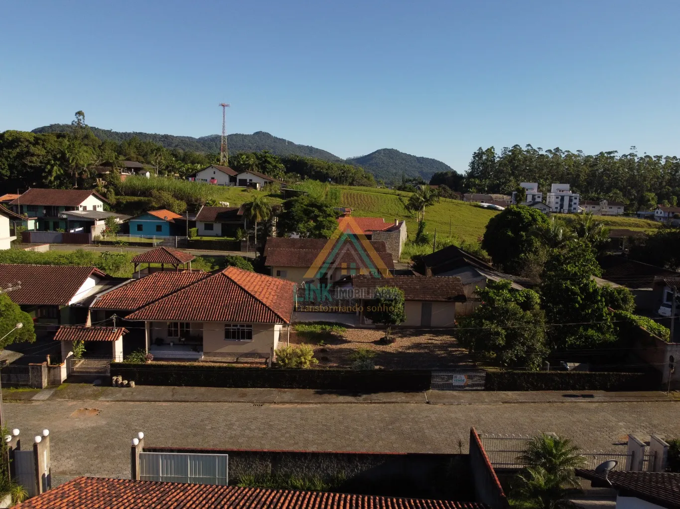Excelente Casa de Alvenaria no bairro Testo Central na cidade de Pomerode com 182,18m, edificada num terreno com 723,63m. — foto 2