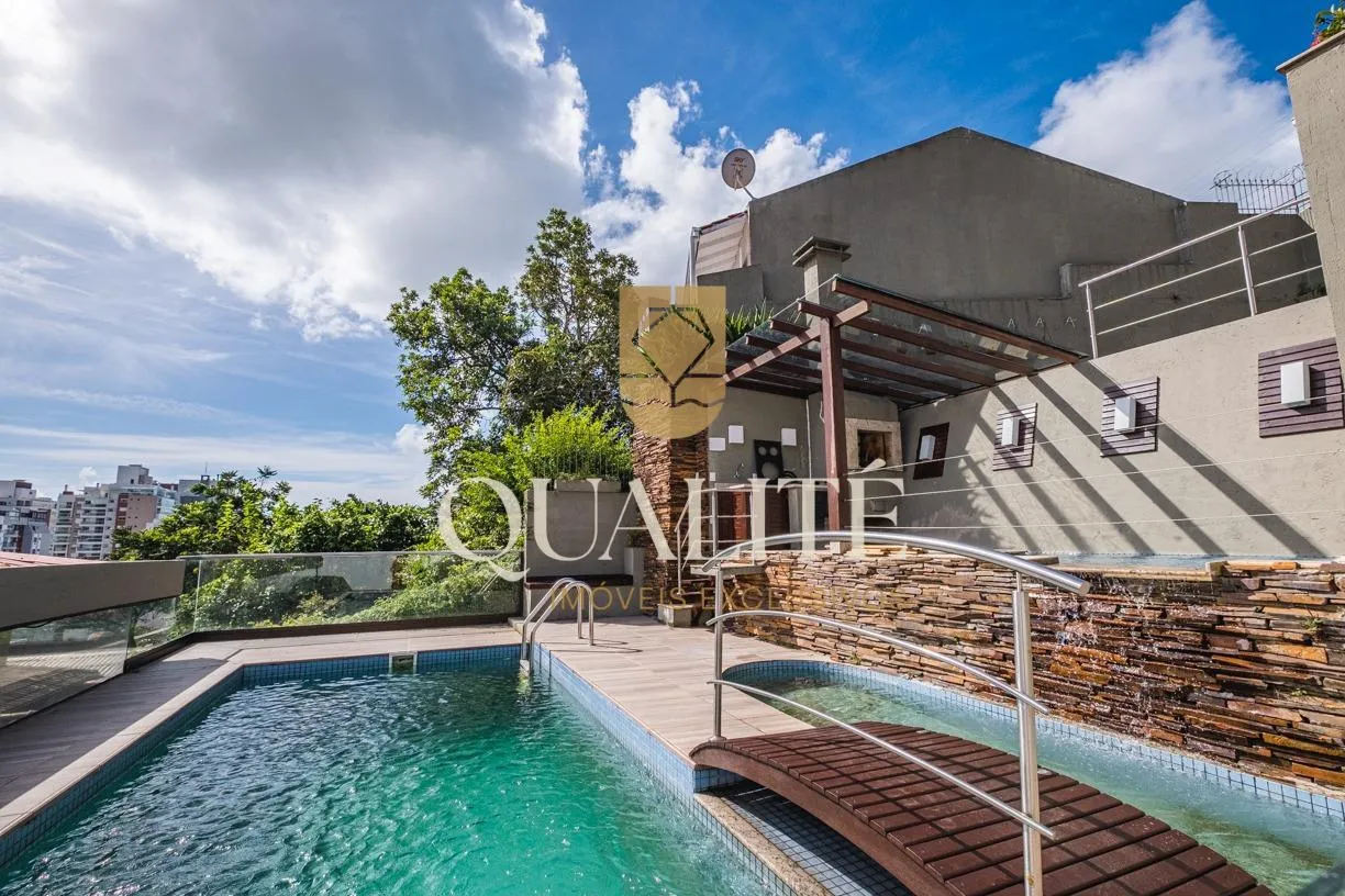 Casa à venda com 4 quartos e 2 suítes, 2 vagas, 250m² no Agronômica, Florianópolis - foto 1