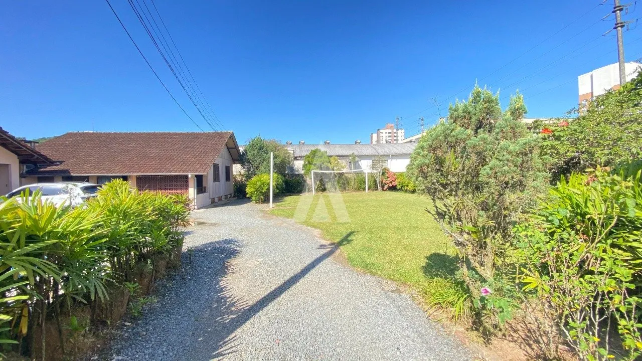 Terreno à venda no bairro Glória em Joinville, por R$ 1.400.000.00. — foto 2