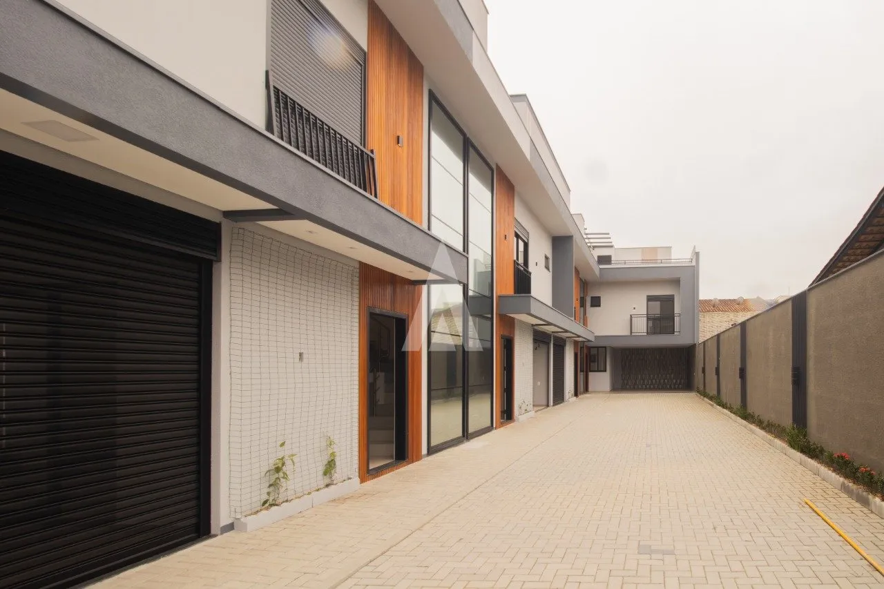 Sobrado Geminado com 1 suíte(s) mais 2 quarto(s) à venda no bairro BOM RETIRO em JOINVILLE, por R$ 799.000.00. - foto 1