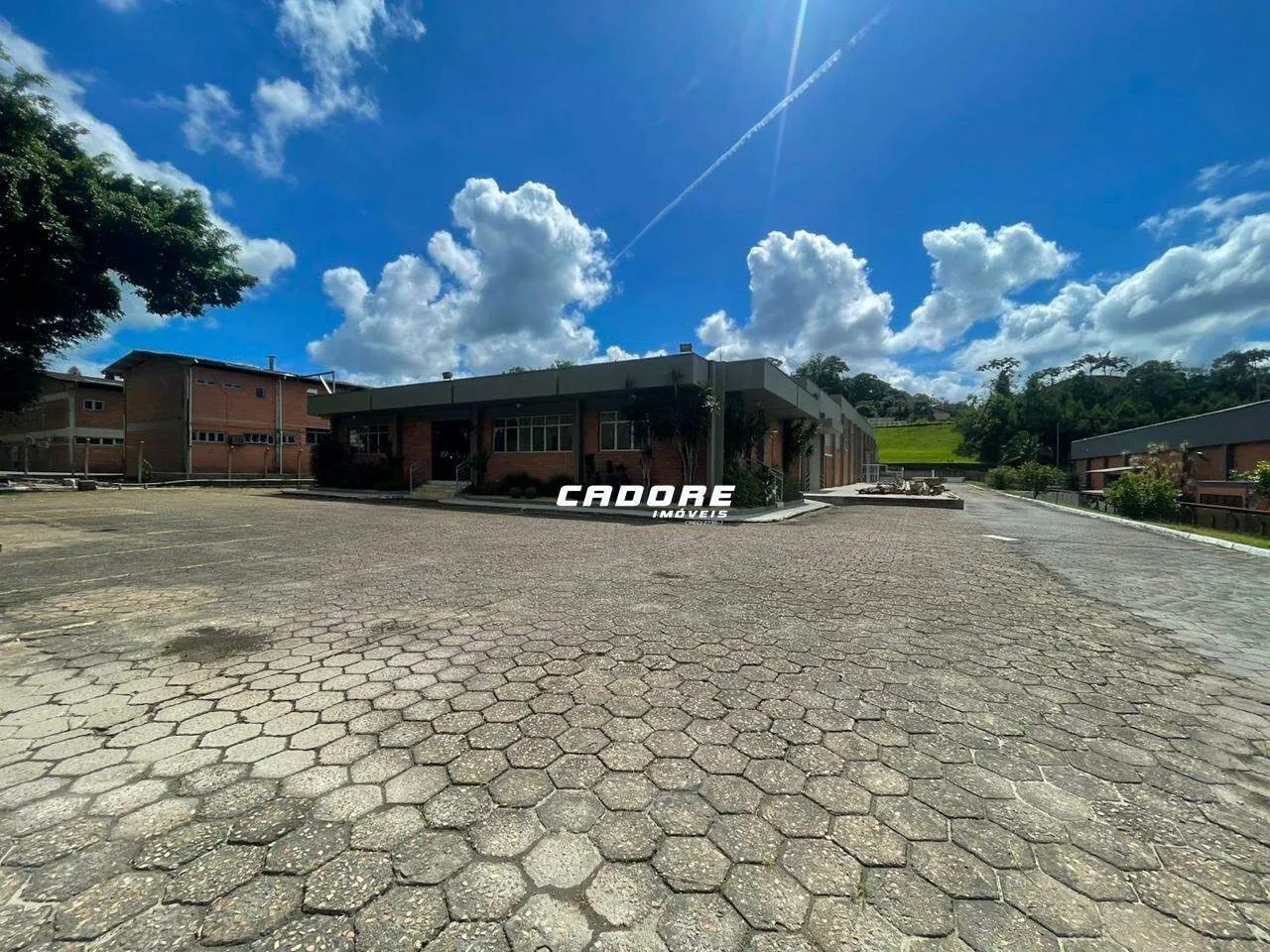 Excelente galpão de aproximadamente 4.900m no bairro Itoupavazinha I Cadore Imóveis — foto 2