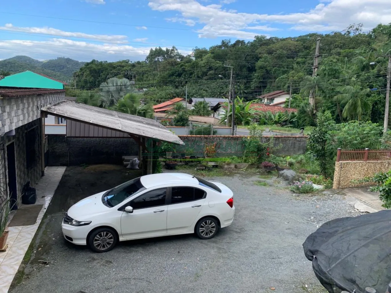 Casa no bairro Itoupava Central, 735,93m2 de área do terreno, 3 dormitórios, sala, sala de jantar, cozinha, banheiro, amplo espaço de terreno e pomar nos fundos, 1 vaga de garagem coberta. — foto 3
