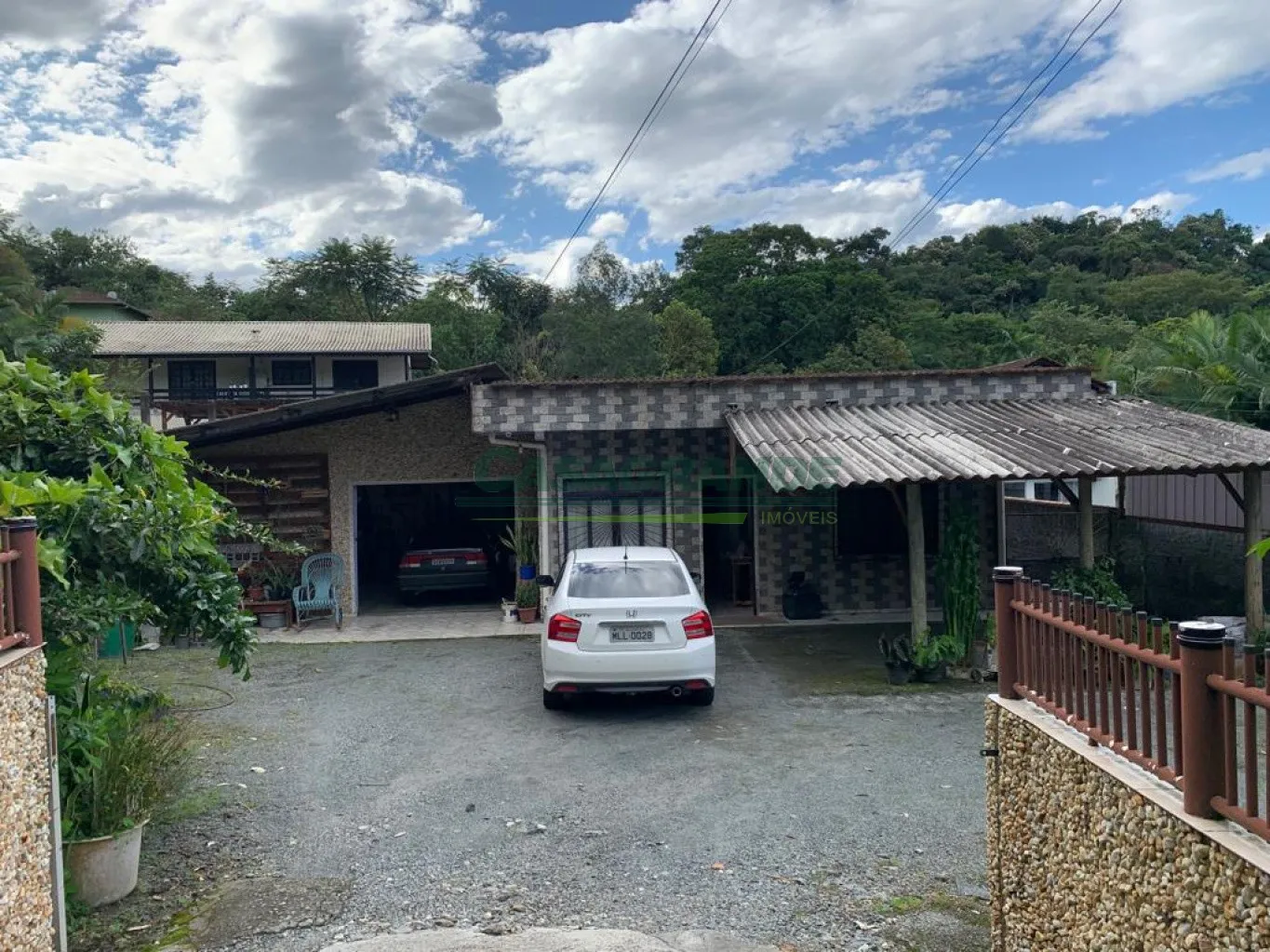 Casa no bairro Itoupava Central, 735,93m2 de área do terreno, 3 dormitórios, sala, sala de jantar, cozinha, banheiro, amplo espaço de terreno e pomar nos fundos, 1 vaga de garagem coberta. — foto 4