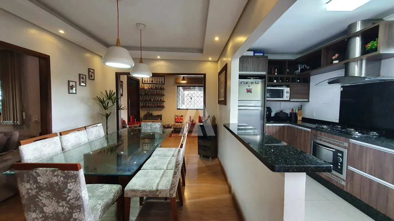 Casa com 1 suíte(s) mais 2 quarto(s) à venda no bairro Costa E Silva em Joinville, por R$ 850.000.00. - foto 1