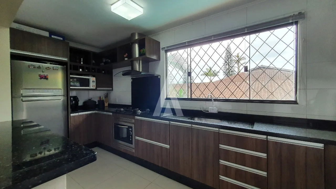 Casa com 1 suíte(s) mais 2 quarto(s) à venda no bairro Costa E Silva em Joinville, por R$ 850.000.00. — foto 2