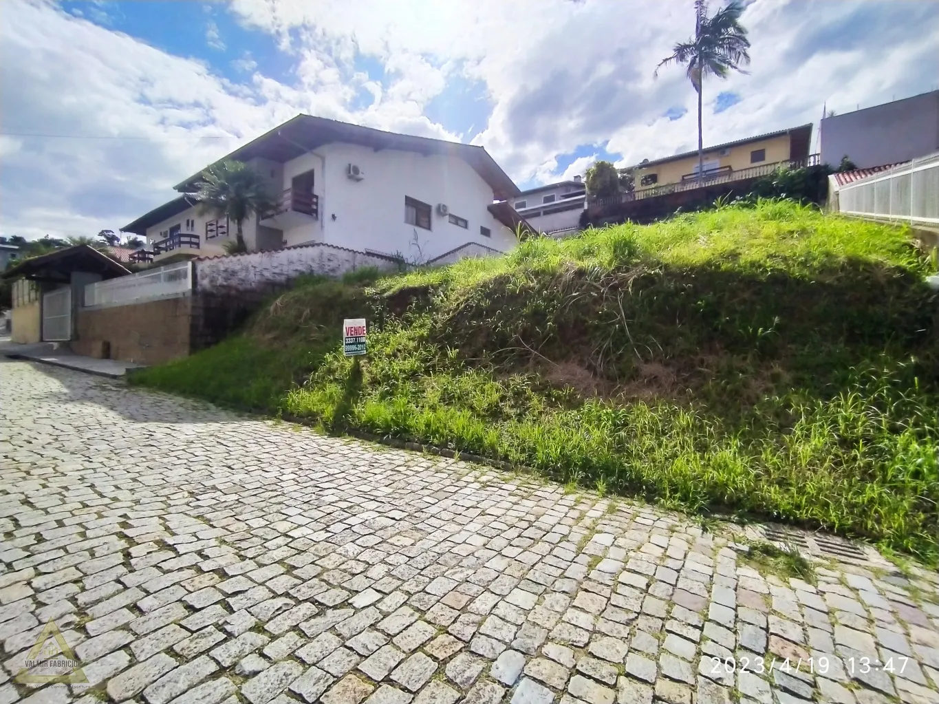 Procura-se famílias que busquem felicidade ou construtoras que busquem um ótimo investimento!!! - foto 1