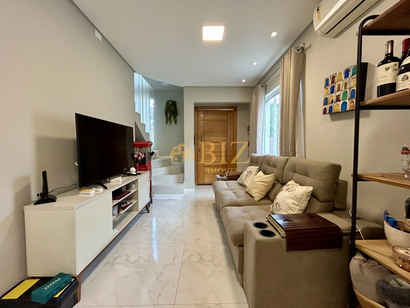 Belíssimo Sobrado TOTALMENTE MOBILIADO E EQUIPADO, com 2 amplos dormitórios, no Bairro Boa Vista. — foto 2
