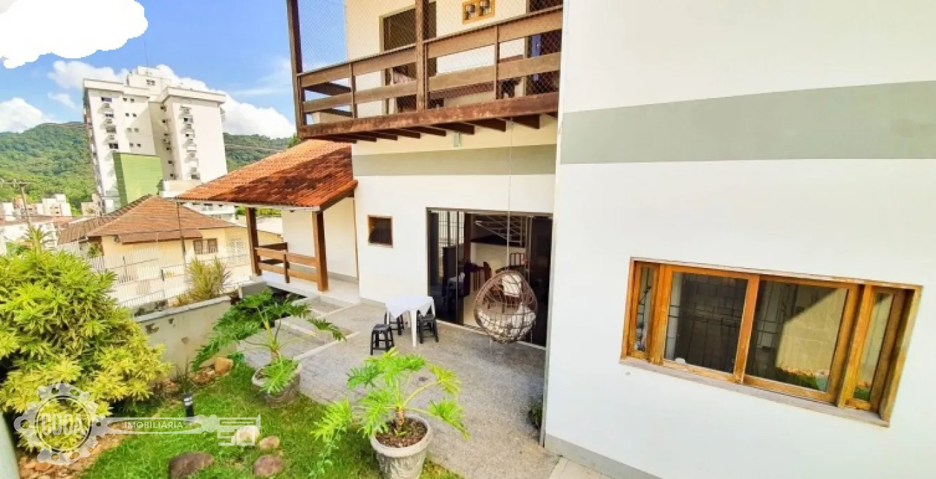 Venda Esplenderosa Casa no Bairro do Garcia em Blumenau — foto 2
