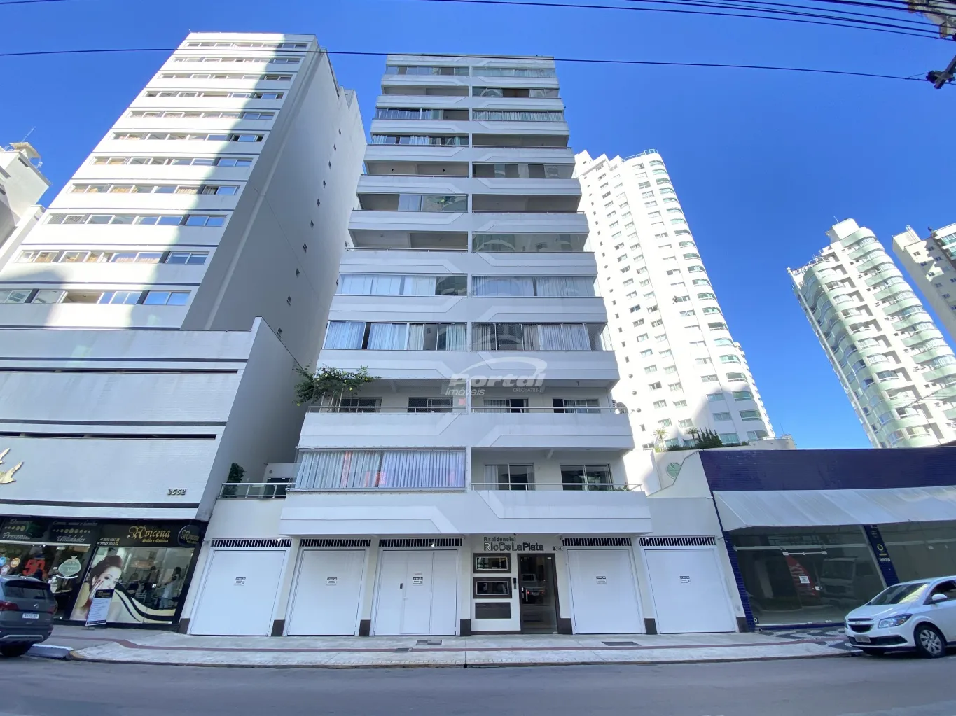 Apartamento à venda em andar alto, próximo ao Carrefour, de frente para a Avenida Brasil, em Balneário Camboriú! — foto 2