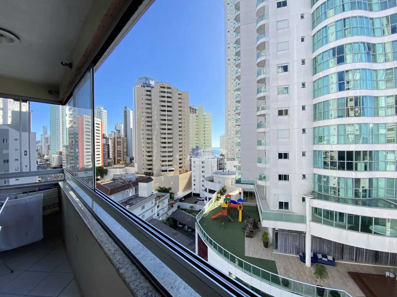 Apartamento à venda em andar alto, próximo ao Carrefour, de frente para a Avenida Brasil, em Balneário Camboriú! - foto 1