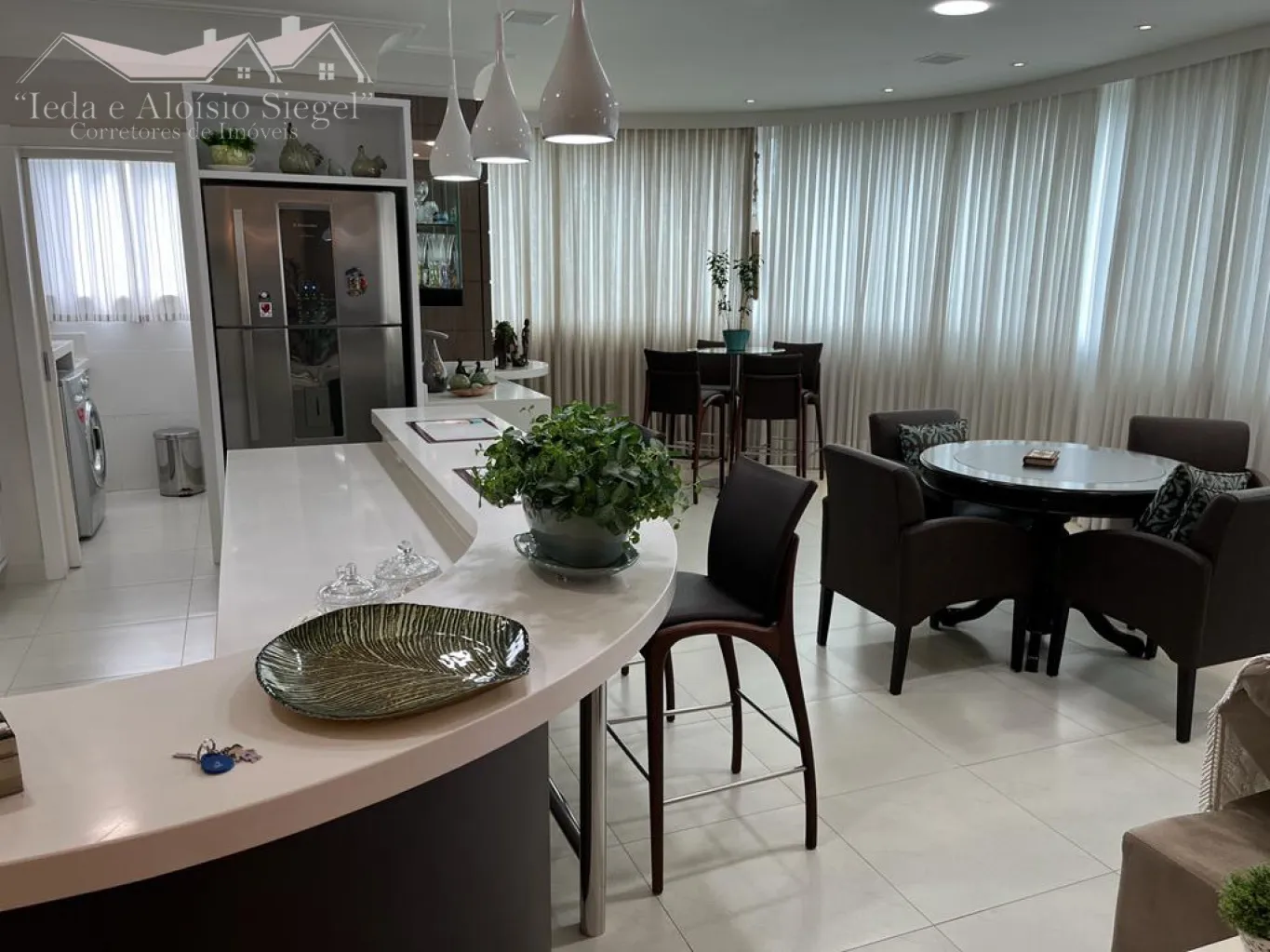 Luxuoso Apartamento Todo Mobiliado na Barra Sul em Balneario Camboriu/SC Ref.1098 - foto 1