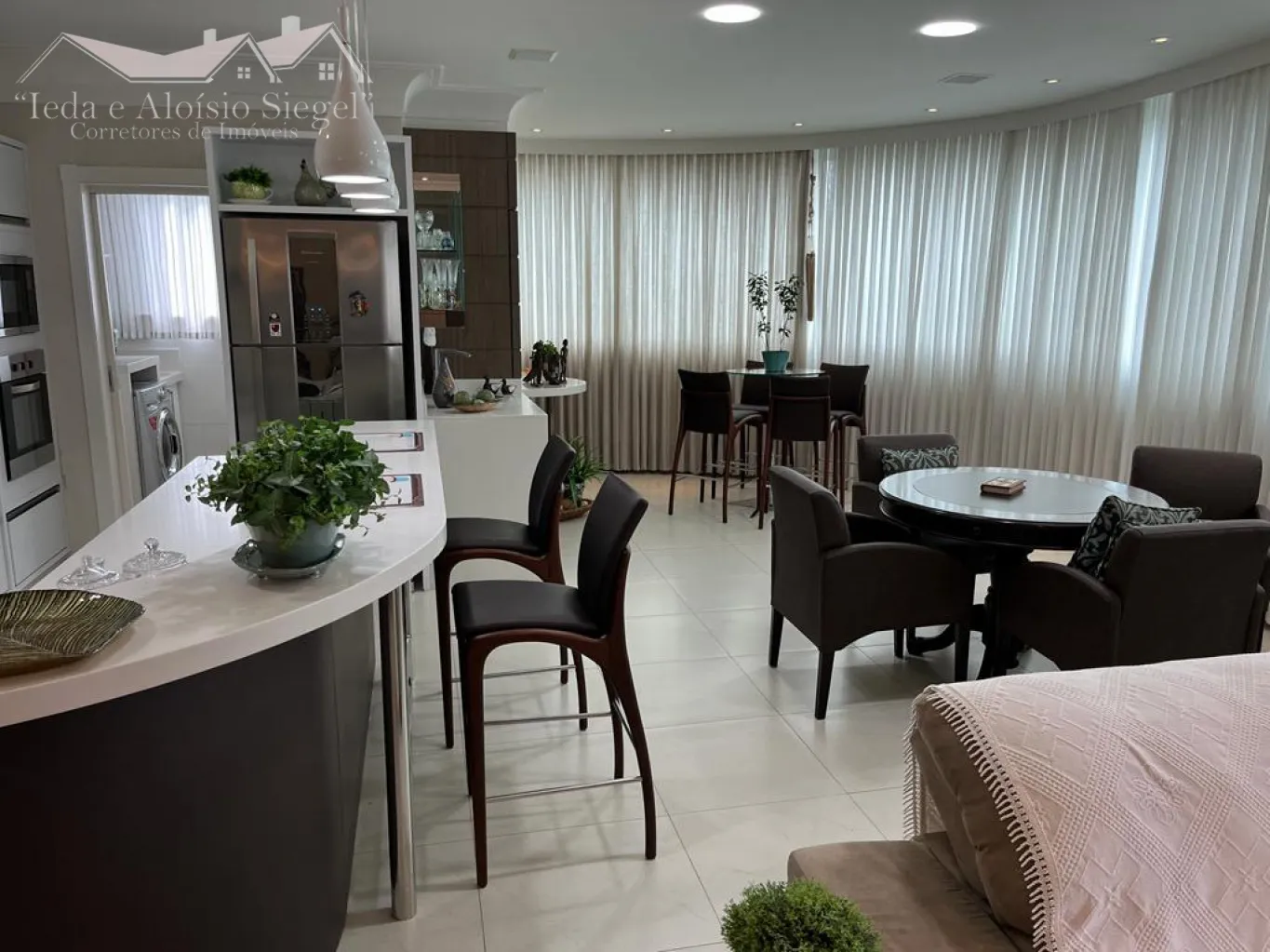 Luxuoso Apartamento Todo Mobiliado na Barra Sul em Balneario Camboriu/SC Ref.1098 — foto 2