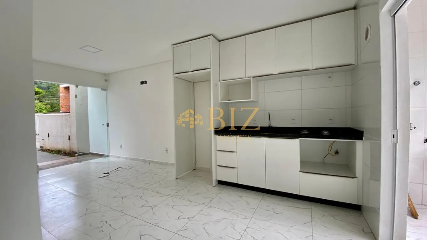 Excelente sobrado com cozinha planejada, com 2 amplos dormitórios, no Bairro Boa Vista. - foto 1