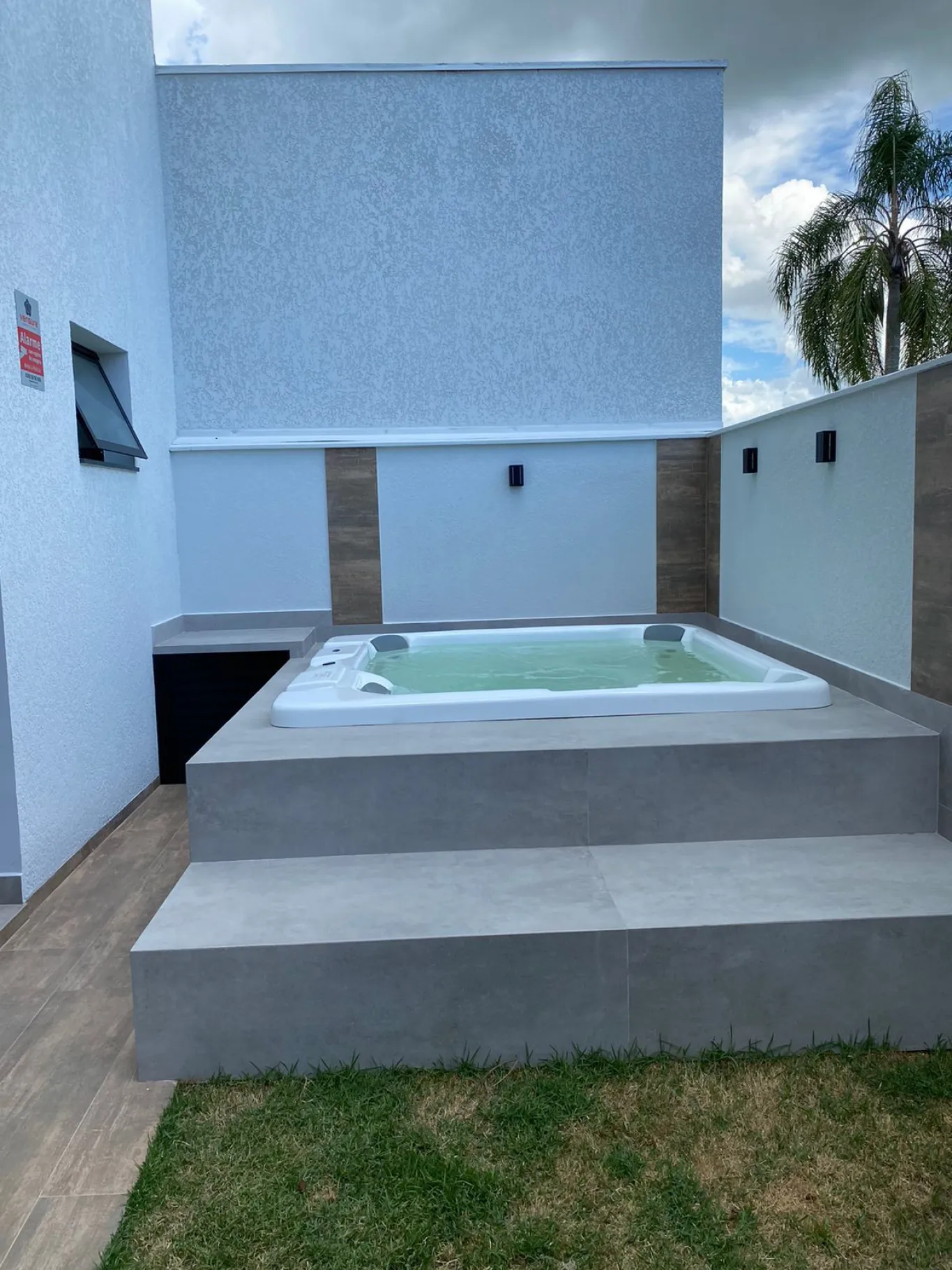 Sobrado com 2 suítes + 2 dormitórios e Jacuzzi em Balneário Piçarras — foto 4