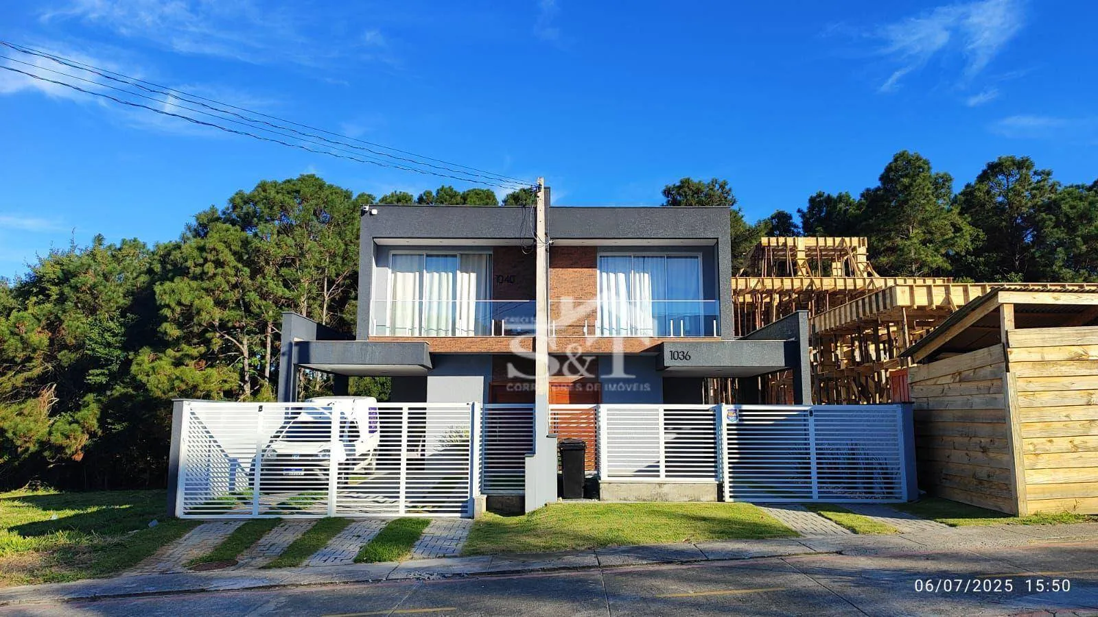 Sobrado com 3 dormitórios, semi mobiliado, bem localizado no Rio Vermelho, escritura pública! - foto 1