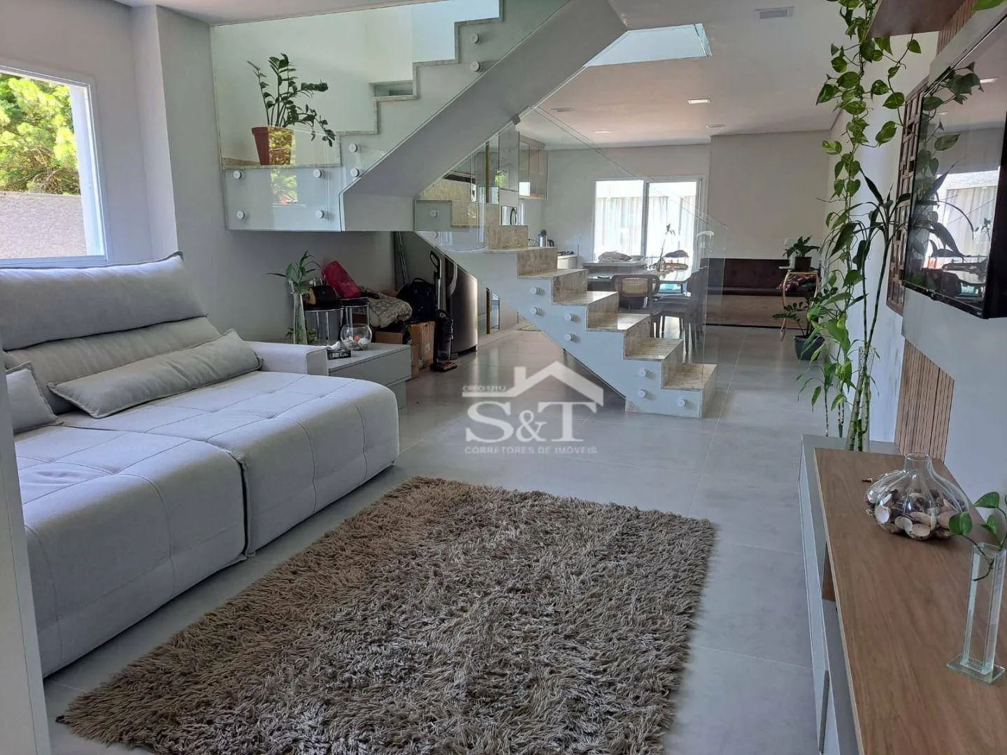 Sobrado com 3 dormitórios, semi mobiliado, bem localizado no Rio Vermelho, escritura pública! — foto 7