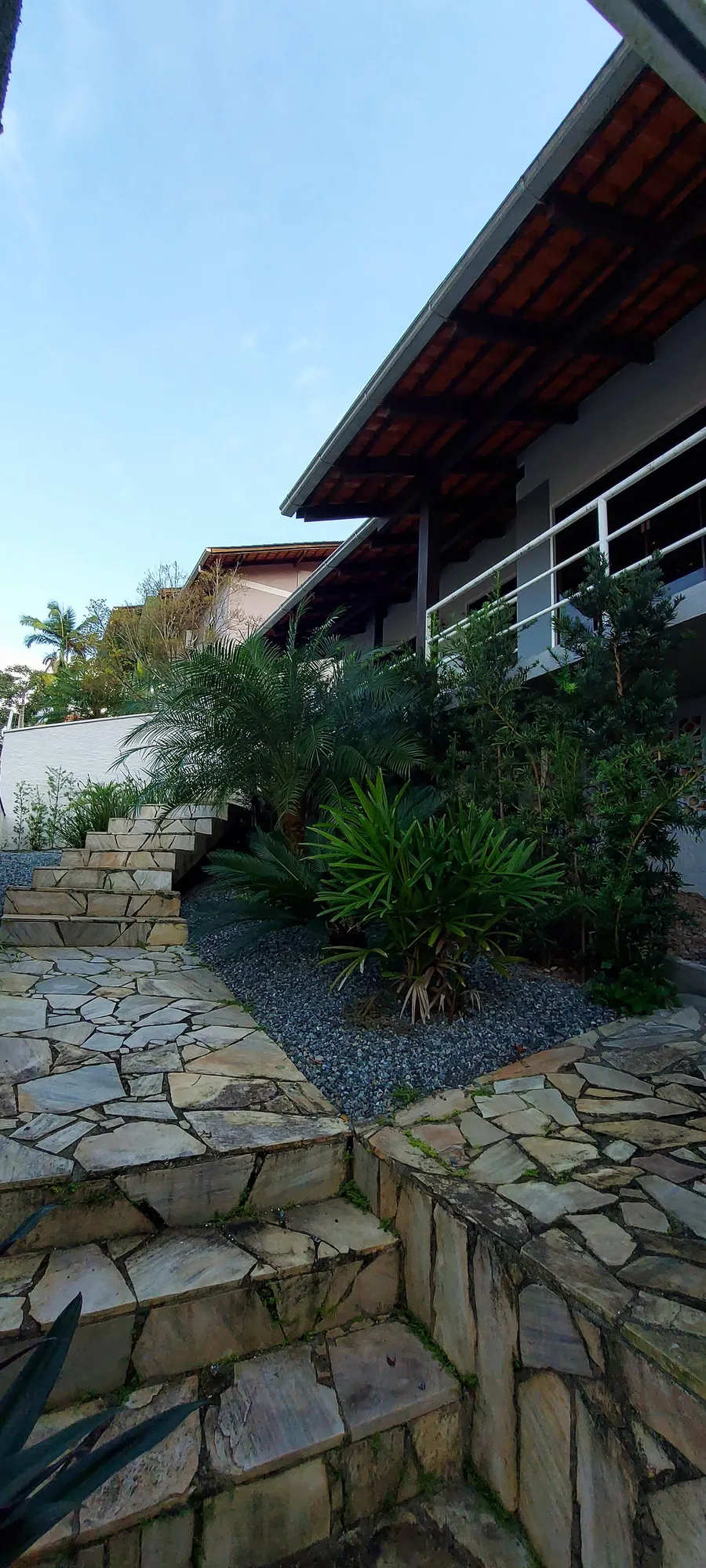 Casa Residencial & Comercial - ACEITA TROCA POR APARTAMENTO NO CENTRO E SALA COMERCIAL — foto 4