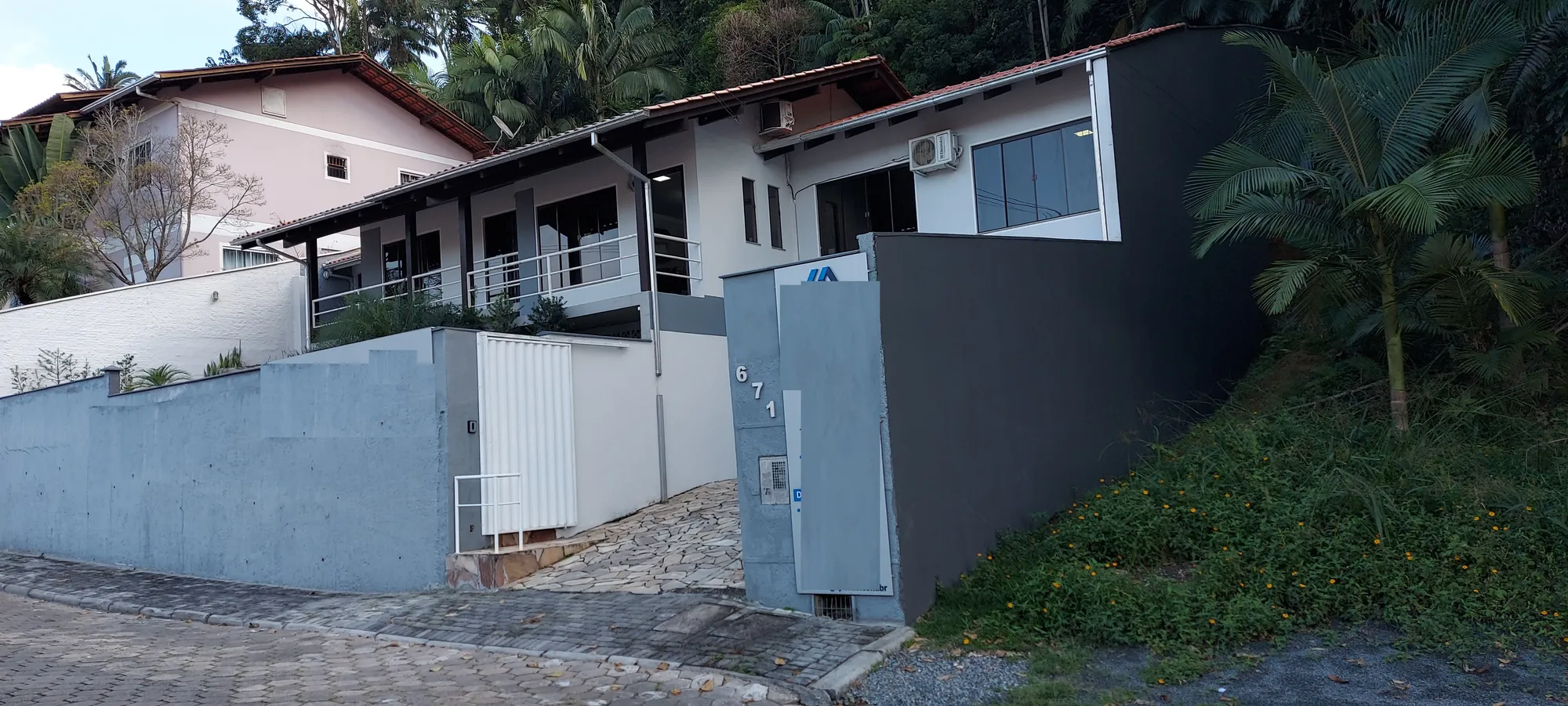 Casa Residencial & Comercial - ACEITA TROCA POR APARTAMENTO NO CENTRO E SALA COMERCIAL - foto 1