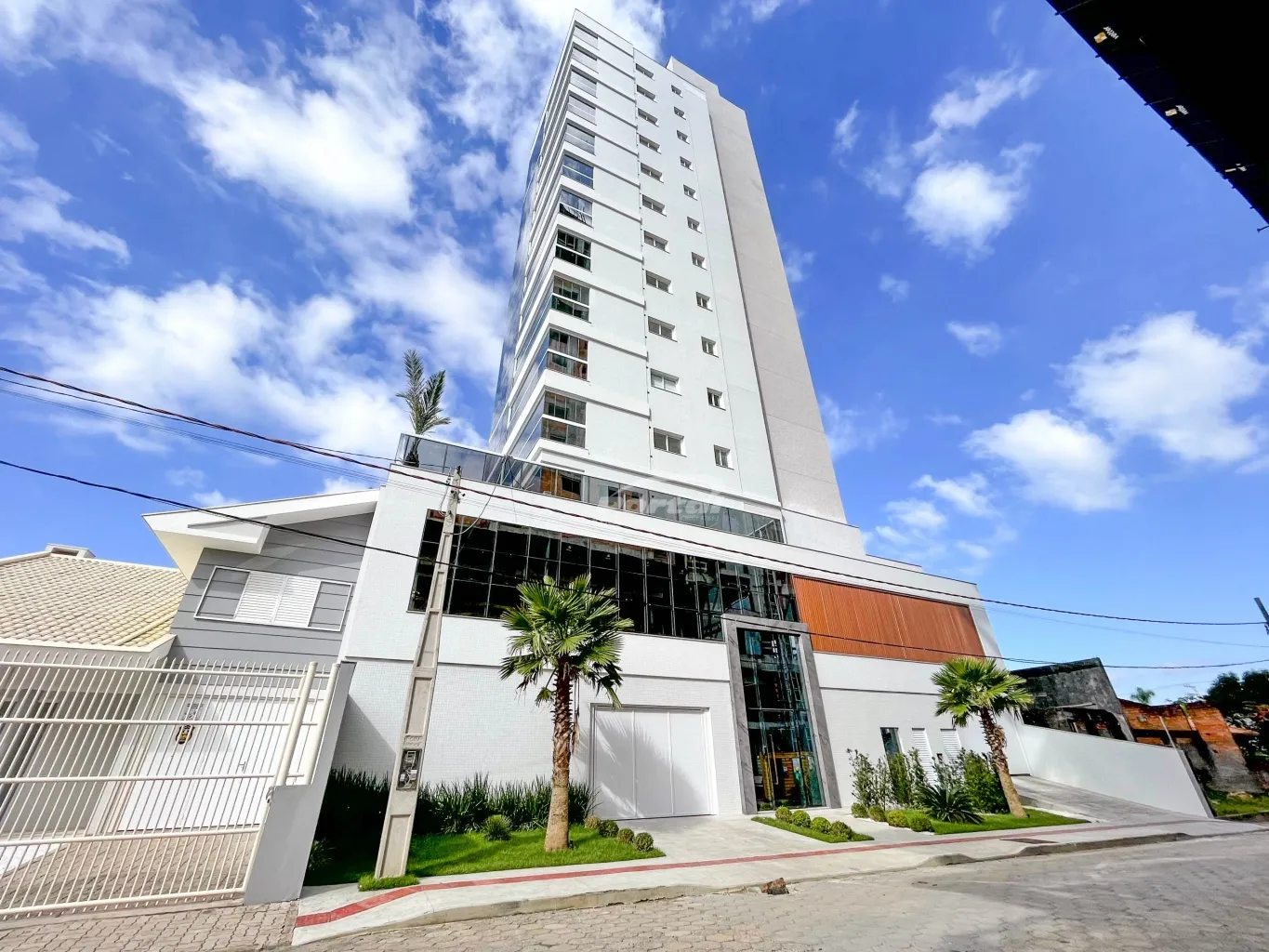 Excelente apartamento, com 3 suítes, localizado no bairro Itacolomi em Balneário Piçarras! - foto 1