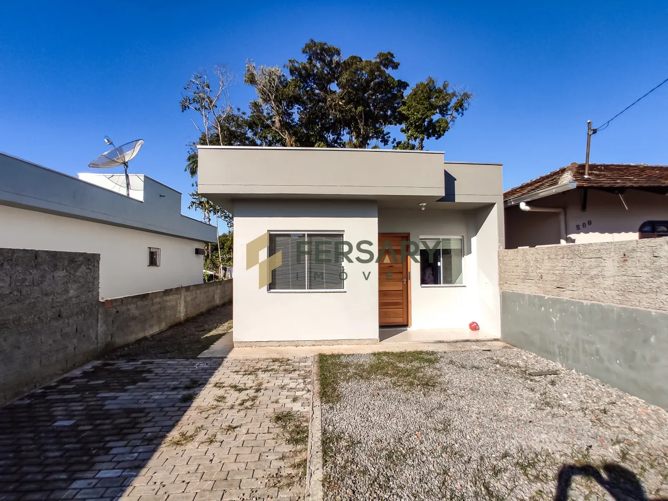 Belíssima casa de alvenaria no bairro Carijós. — foto 5