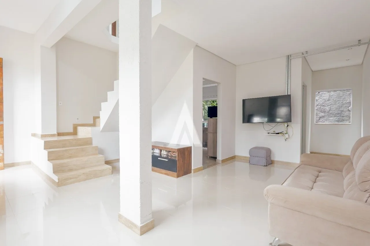 Sobrado com 3 suíte(s) à venda no bairro Glória em Joinville, por R$ 785.000.00. — foto 3