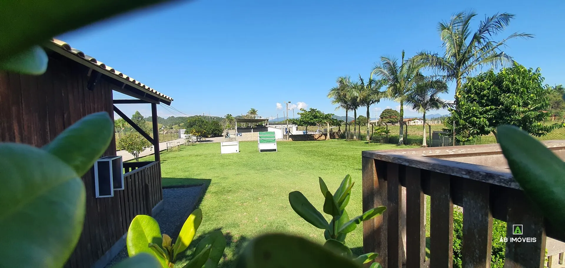 SÍTIO COM CASA - PISCINA - GALPÃO - PLANO - BAIRRO LAGOA GASPAR — foto 2