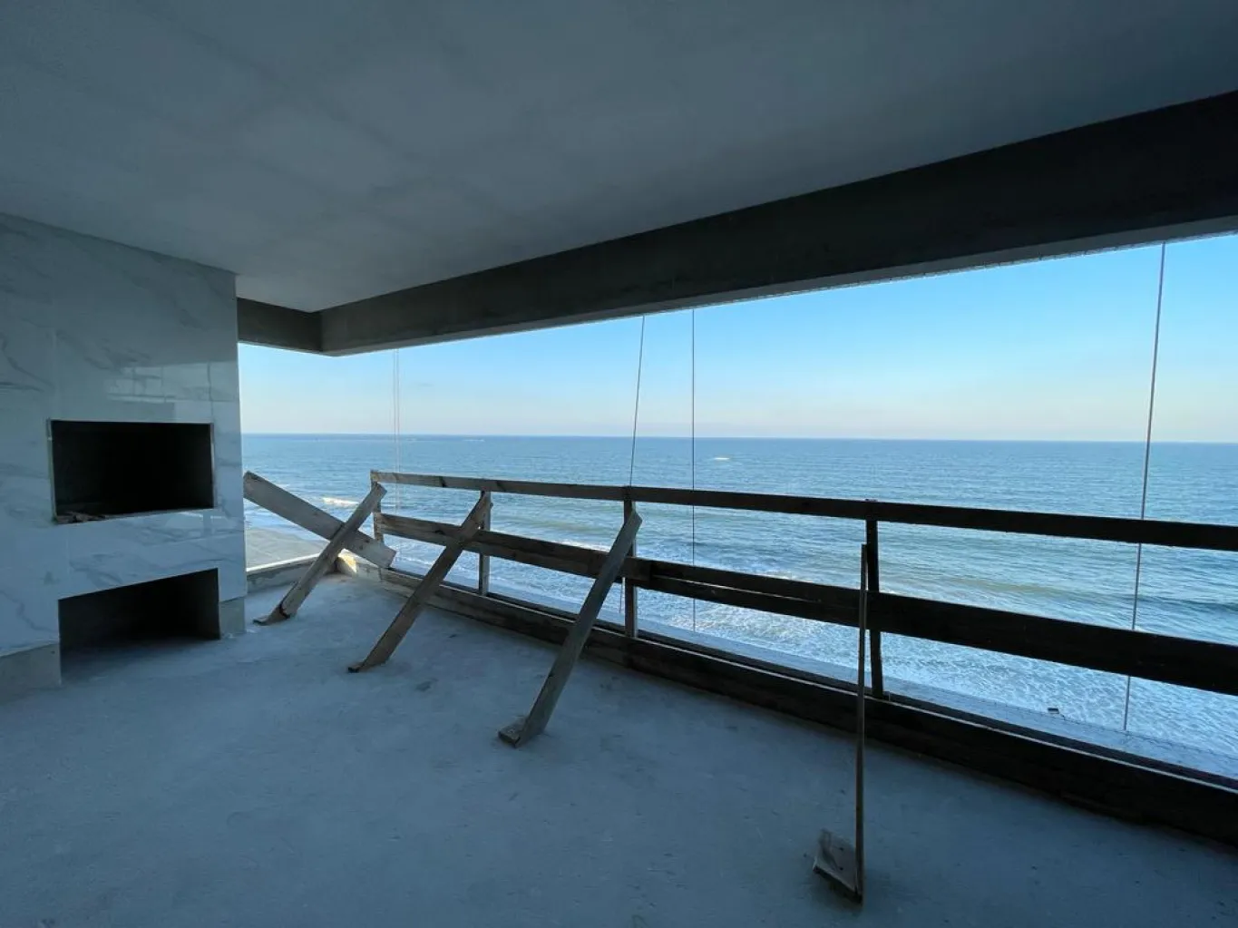 Apartamento com 3 suítes sendo uma master com hidro frente mar na Praia do Tabuleiro — foto 2