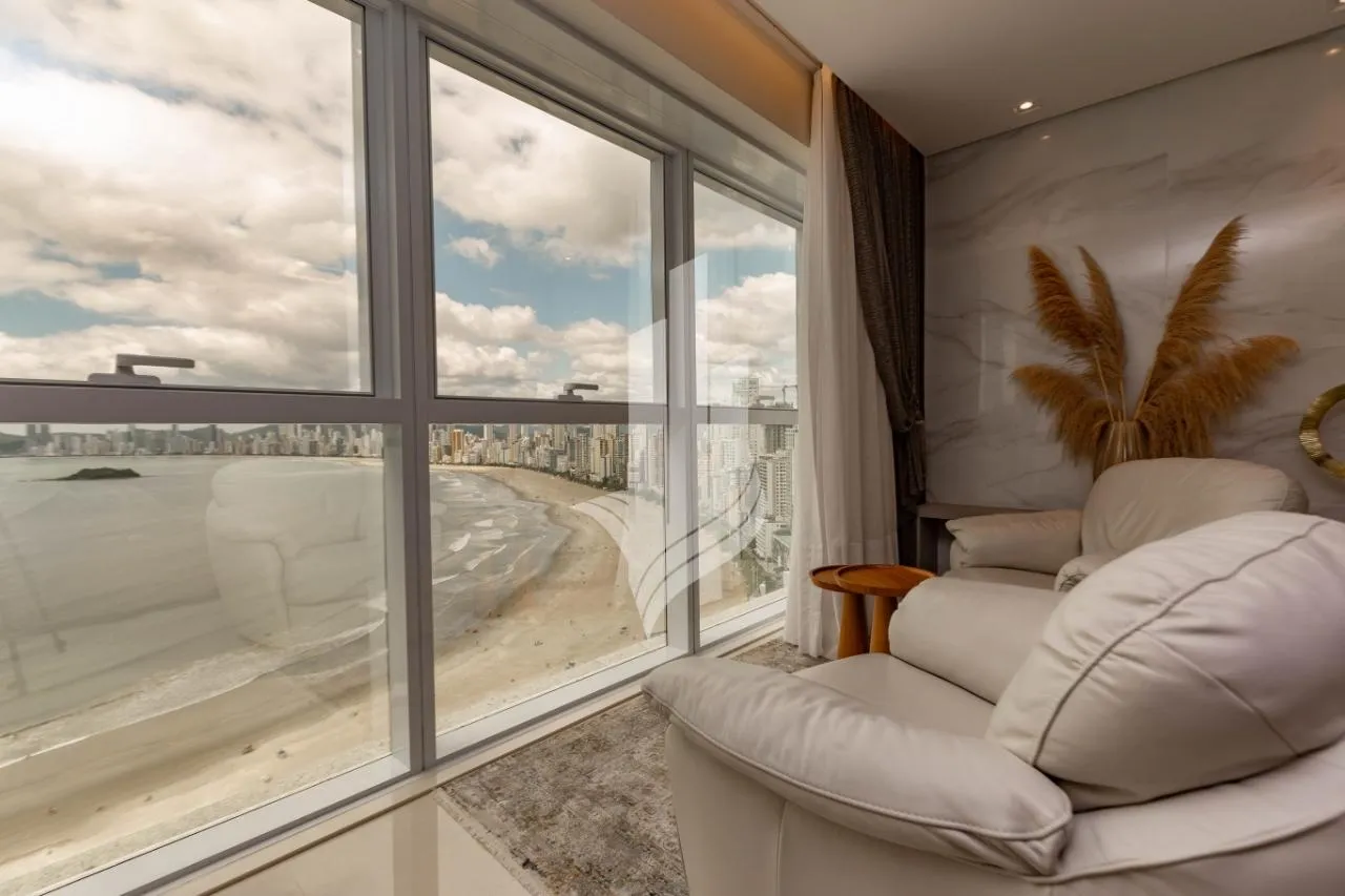 Apartamento com vista definitiva frente mar, MOBILIADO E EQUIPADO, com 3 suítes e 4 vagas de garagem. — foto 3